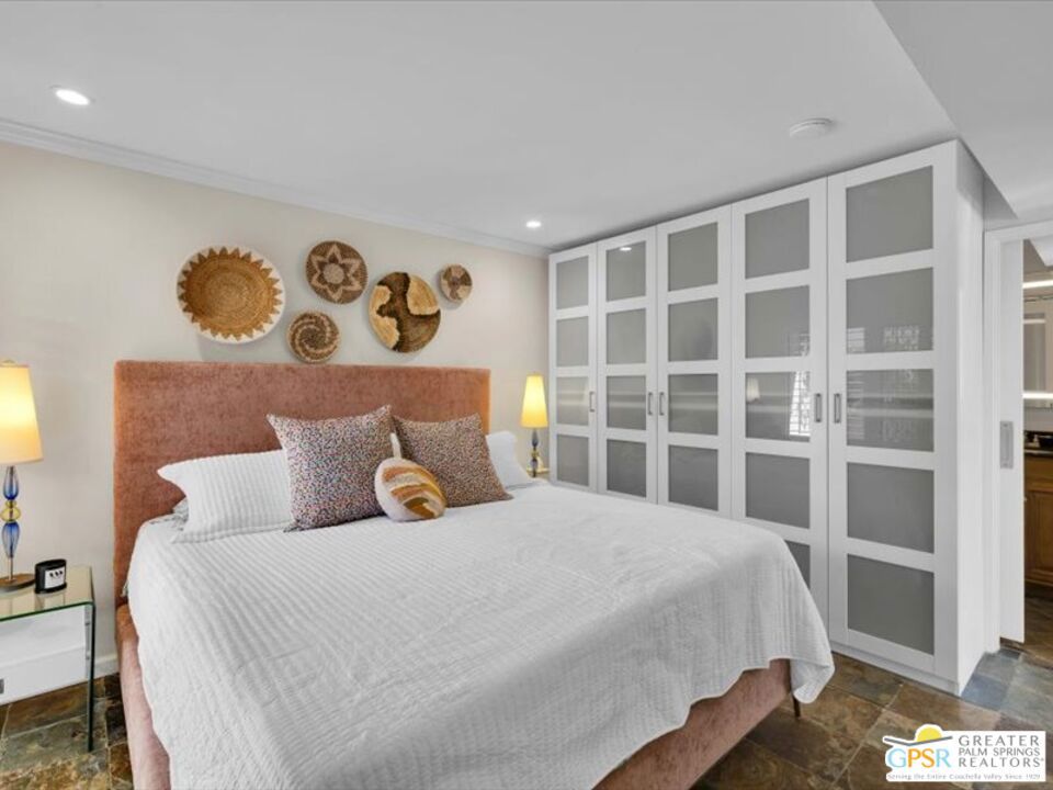 351 N Hermosa Drive 5D1