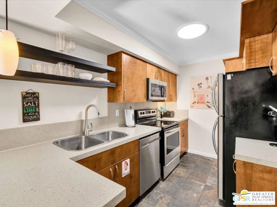351 N Hermosa Drive 5D1
