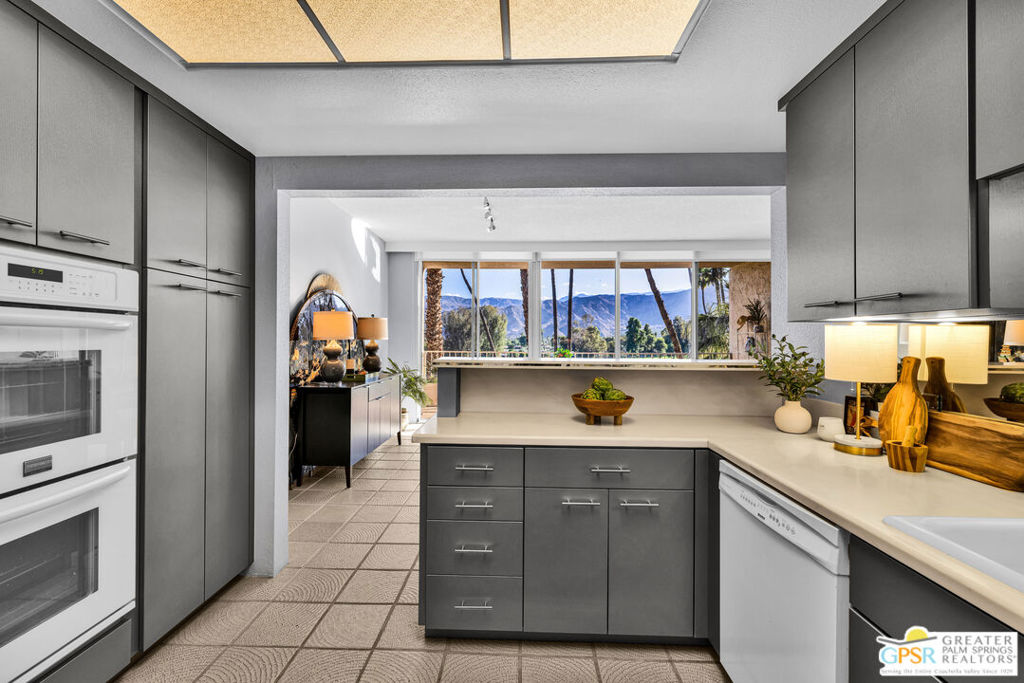 899 Island Drive 403