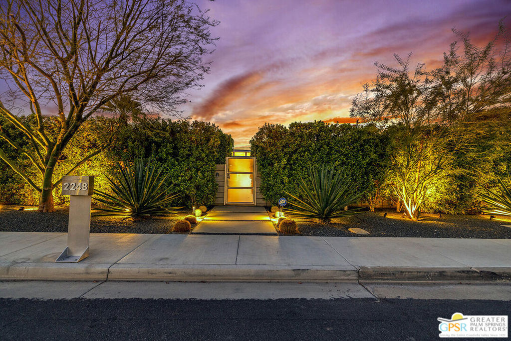 2248 E Amado Road