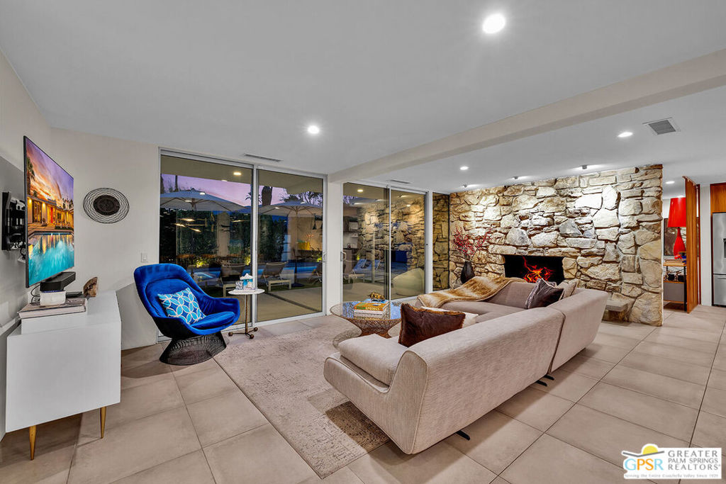 2248 E Amado Road