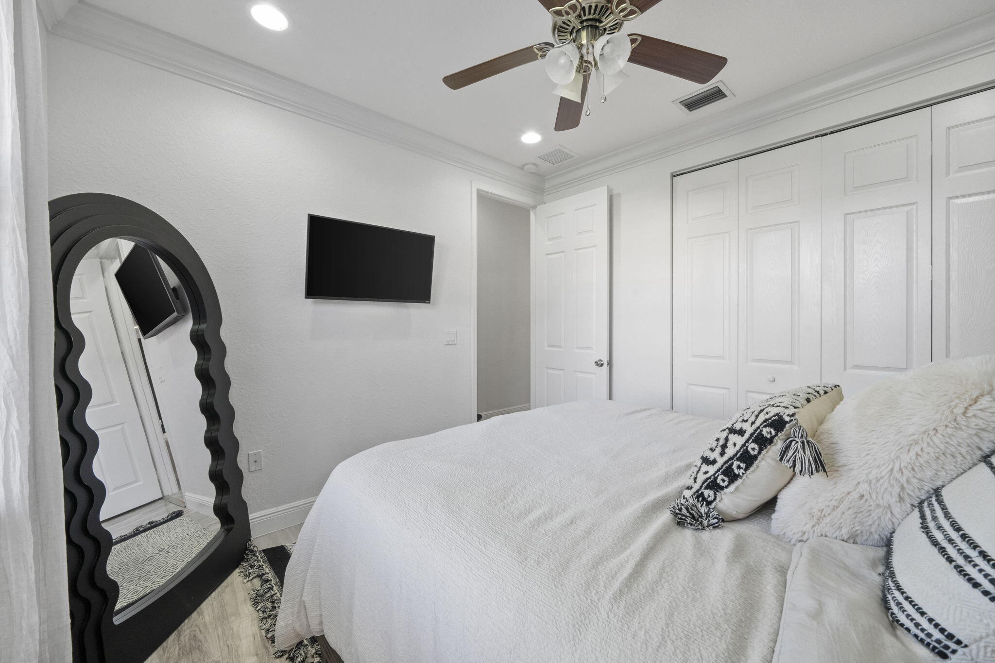 8844 STARHAVEN Cove
