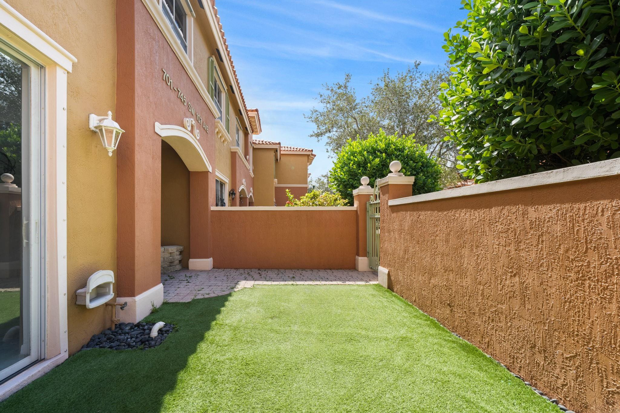 717 SW 107th Avenue 2203