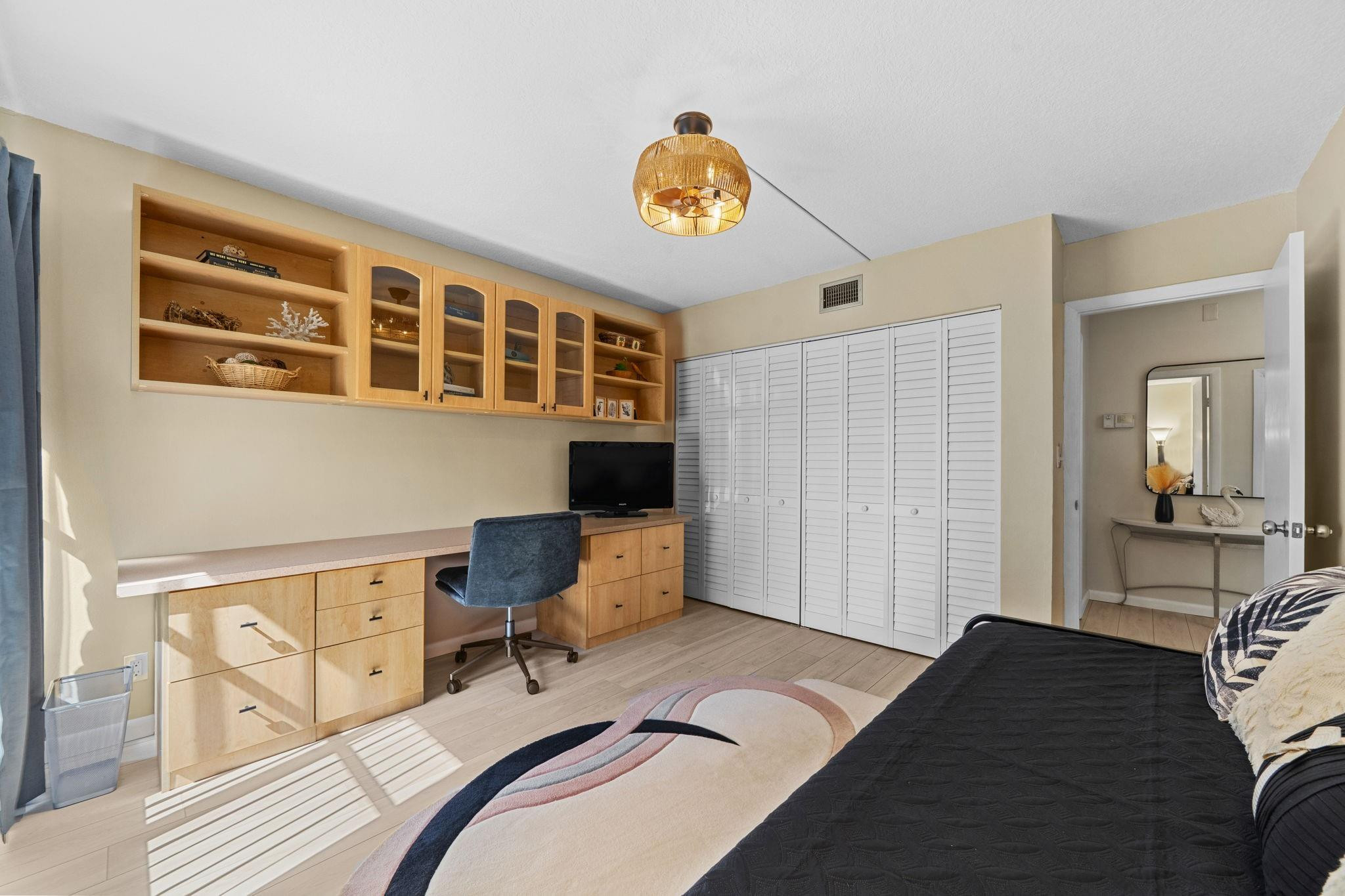 5087 Oak Hill Lane 315