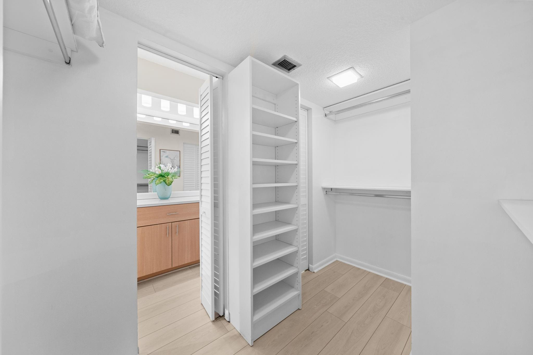 5087 Oak Hill Lane 315