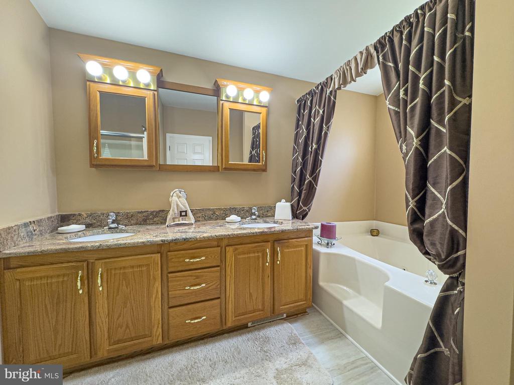 286 PEBBLE BEACH DR
