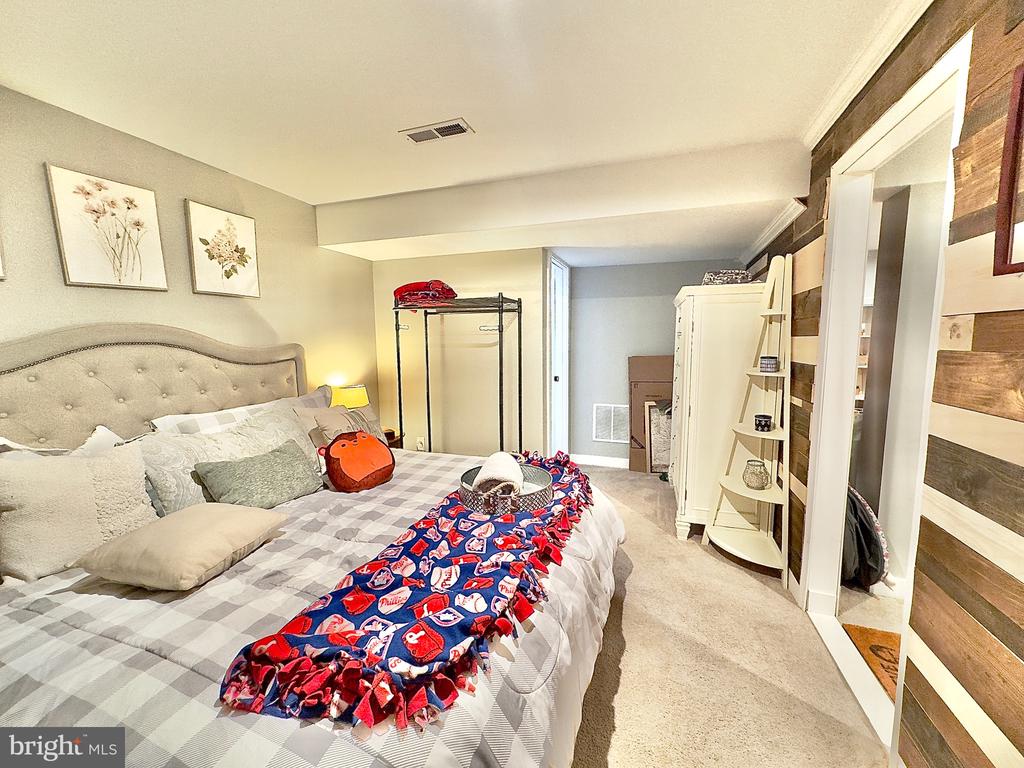 36 CIRCLE DRIVE