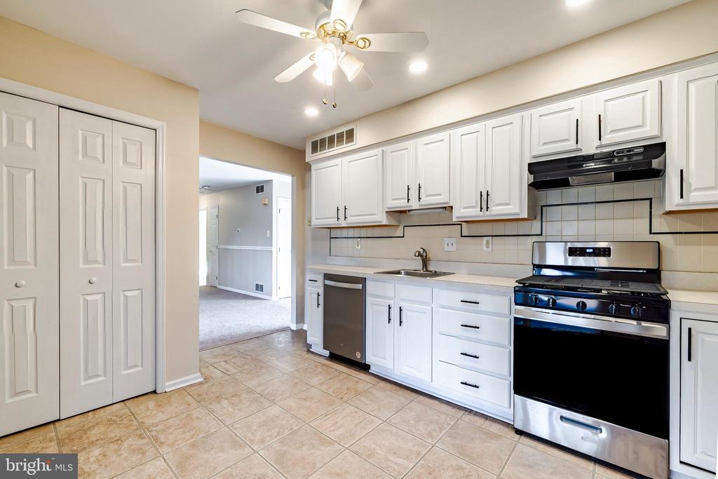 407 VILLAGE COURT