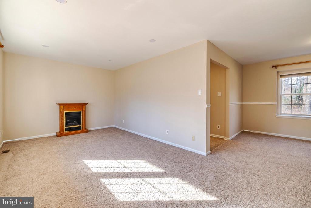 407 VILLAGE COURT
