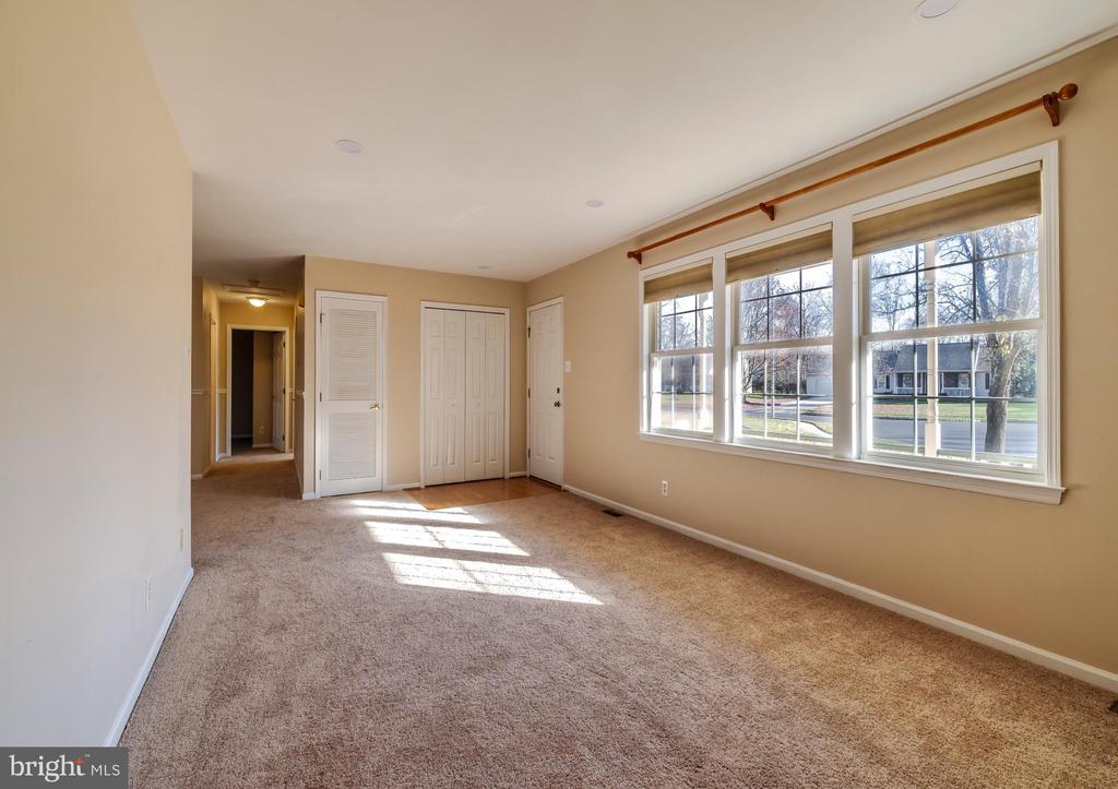 407 VILLAGE COURT