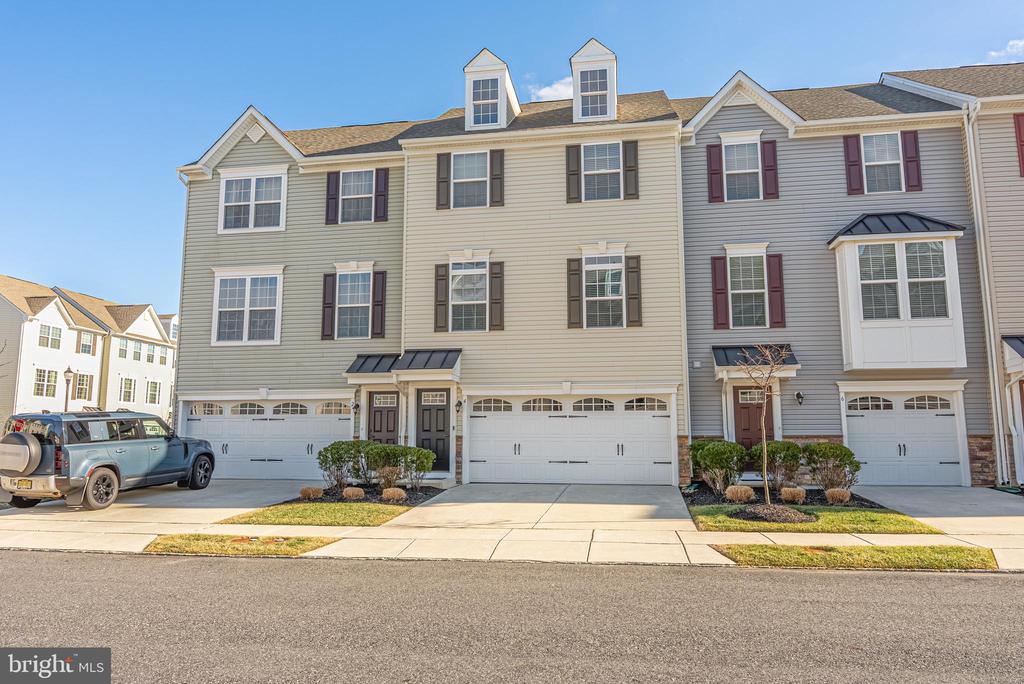4 FLAMINGO COURT