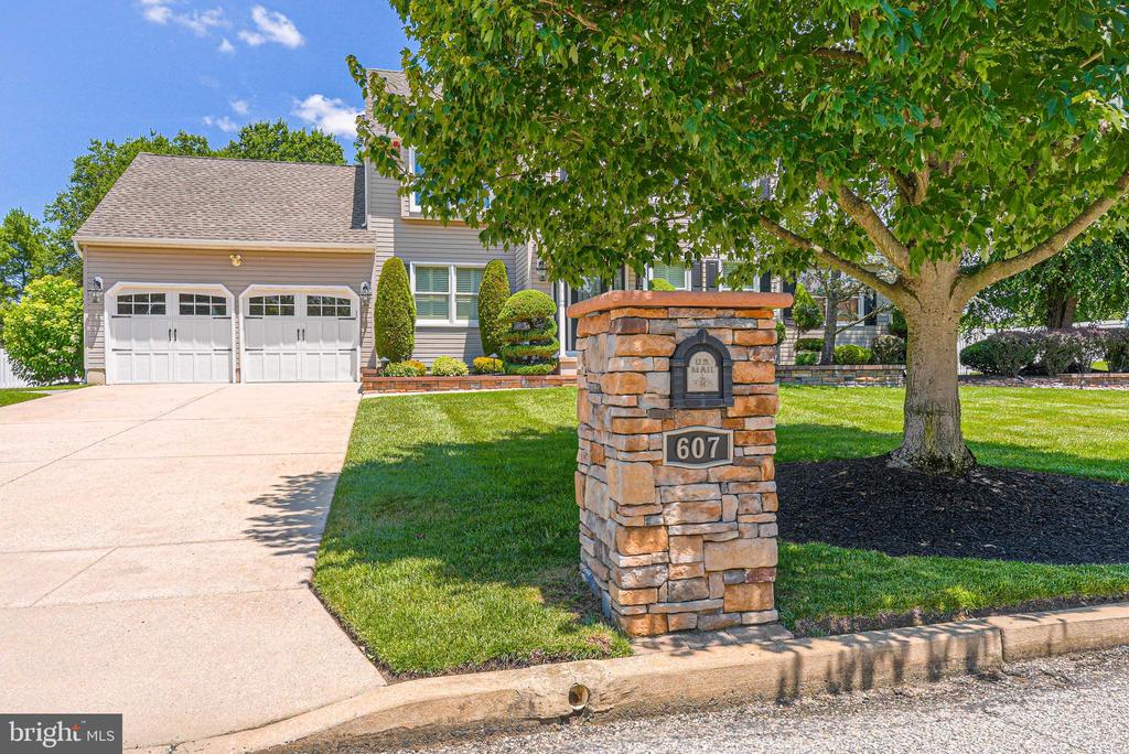 607 APPLE DRIVE