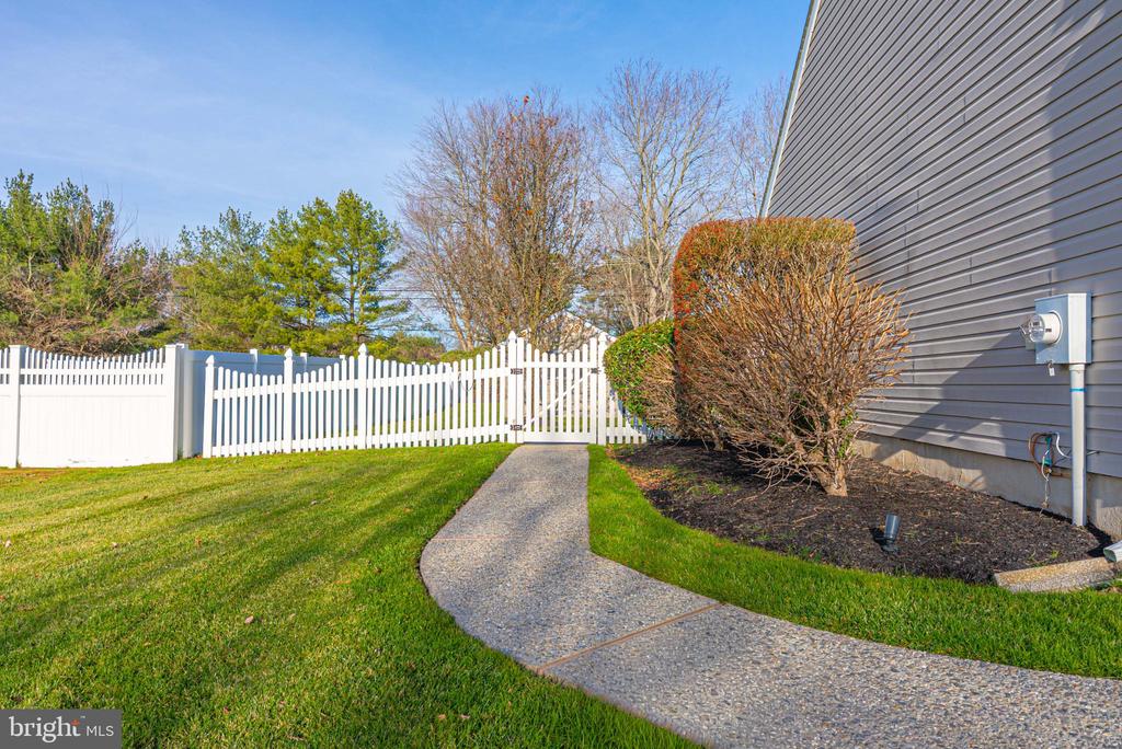 607 APPLE DRIVE
