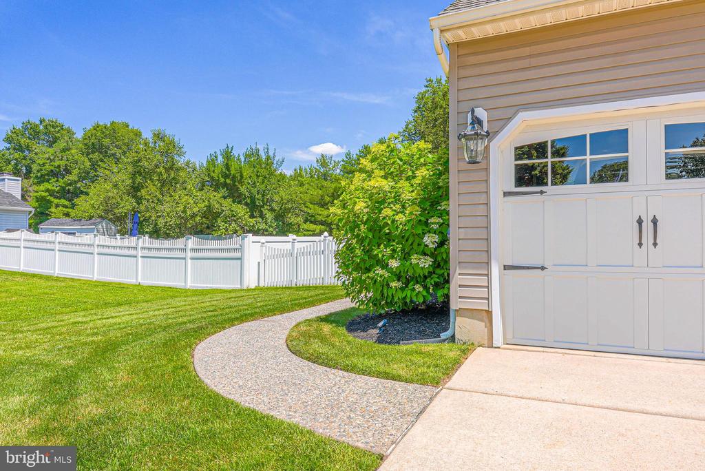 607 APPLE DRIVE