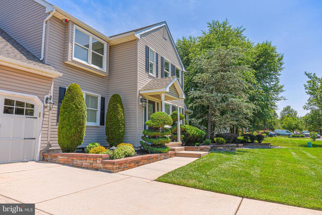 607 APPLE DRIVE