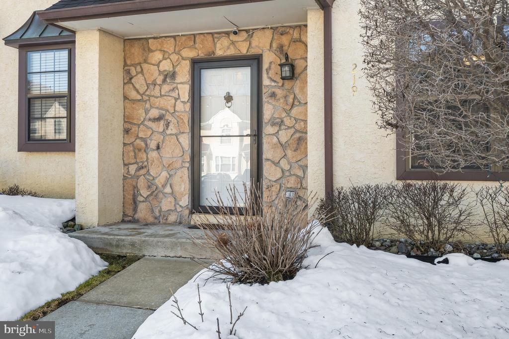219 ALLENS LANE