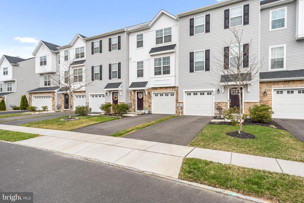 58 AVIARY RD