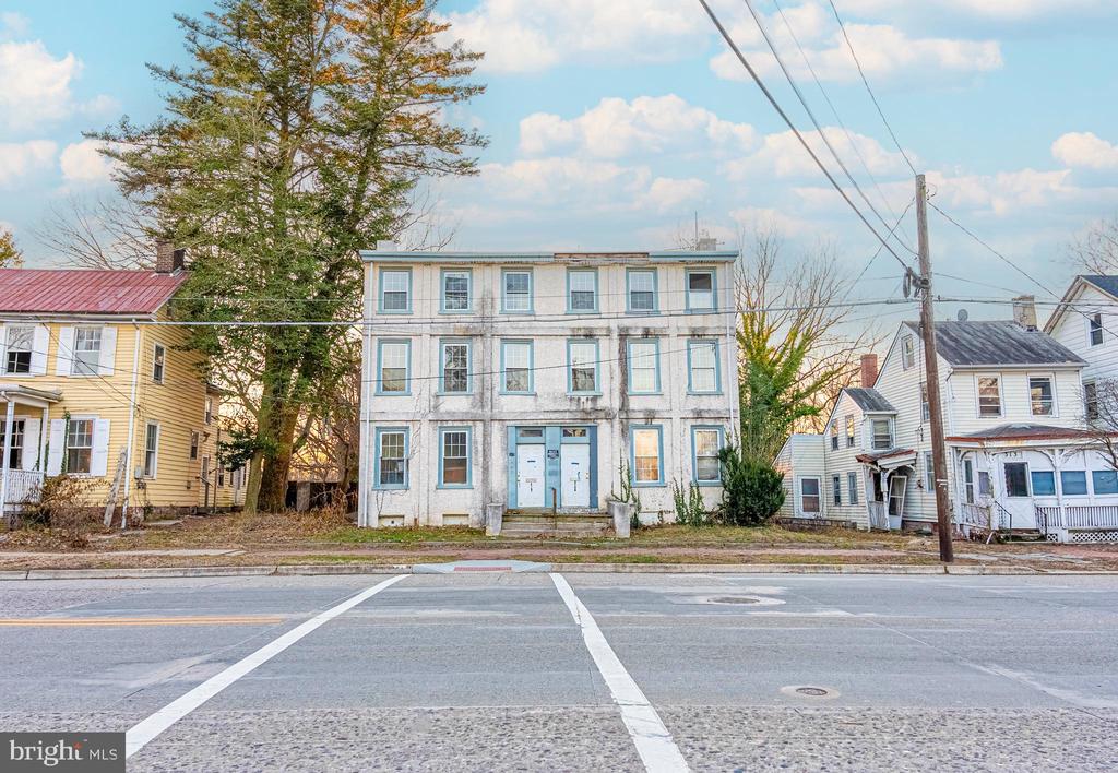 315 E BROADWAY 317