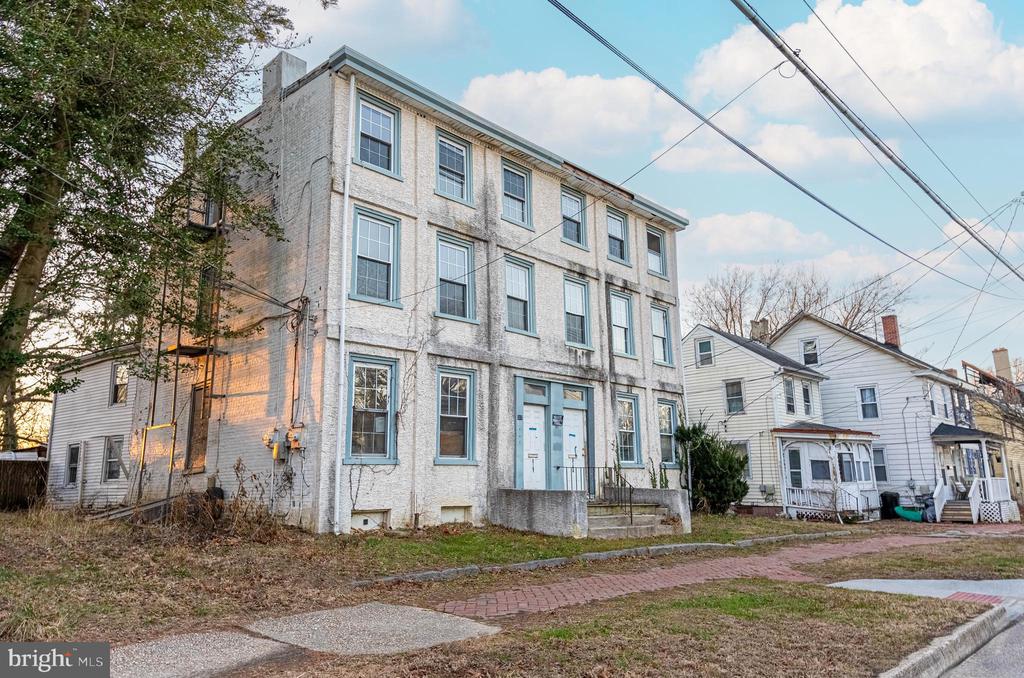 315 E BROADWAY 317