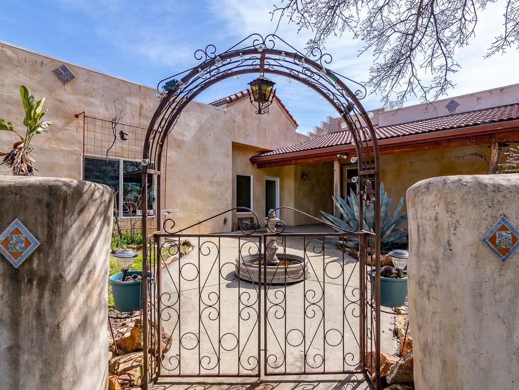 9883 Hernandez Drive