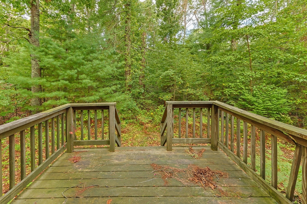 11 Shallow Pond Ln