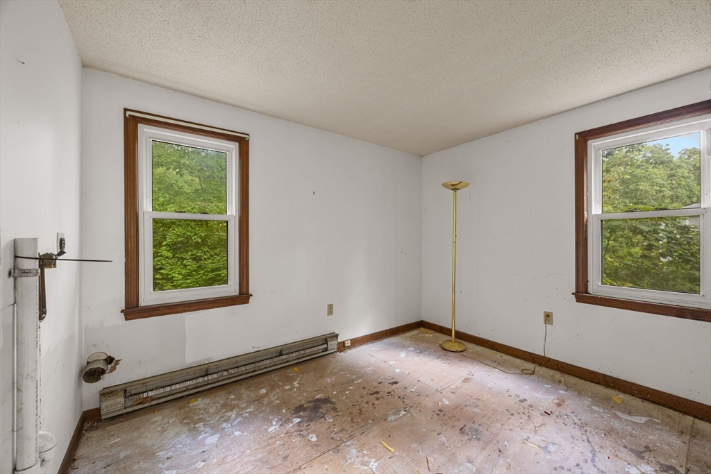 11 Shallow Pond Ln