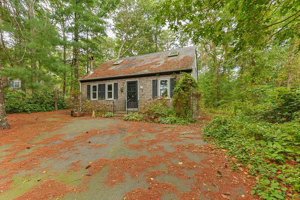 11 Shallow Pond Ln