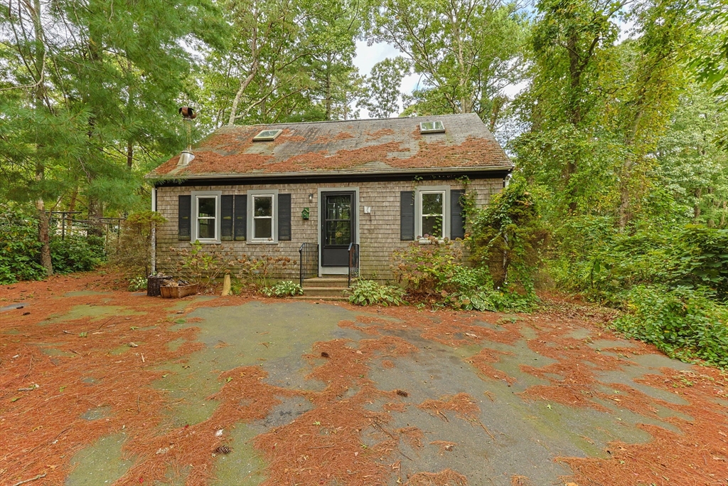 11 Shallow Pond Ln