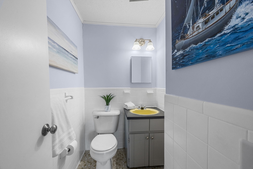 10 Candlewood Ln # 1 Unit: 2-1