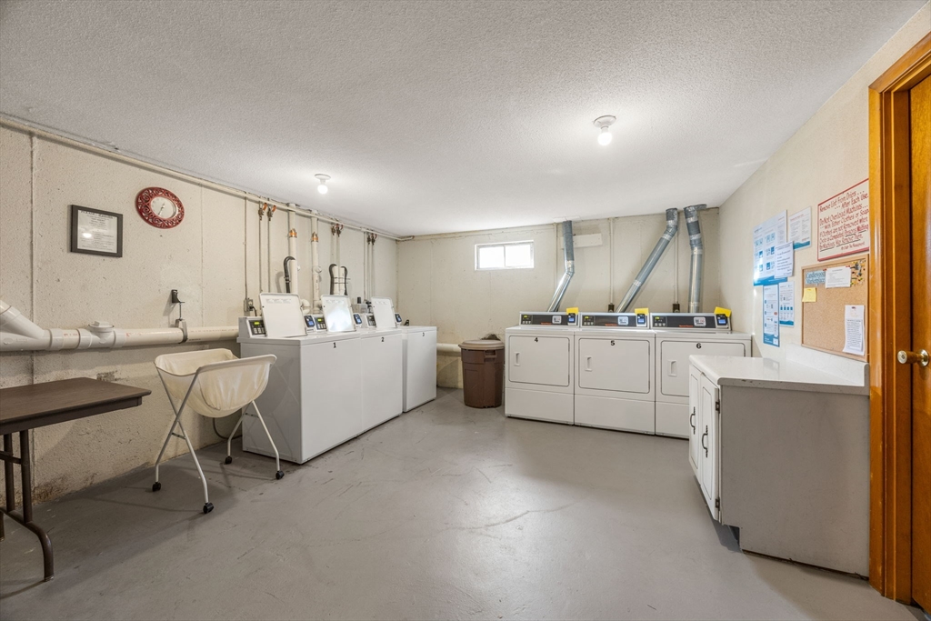 10 Candlewood Ln # 1 Unit: 2-1