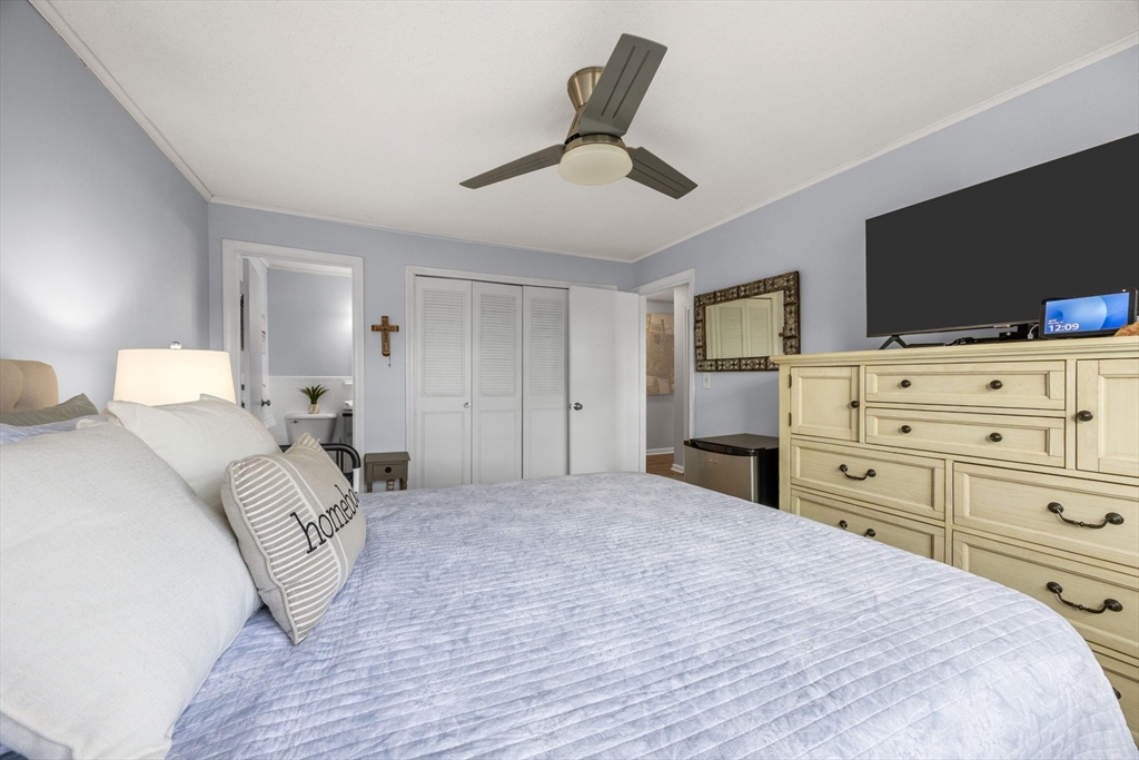 10 Candlewood Ln # 1 Unit: 2-1