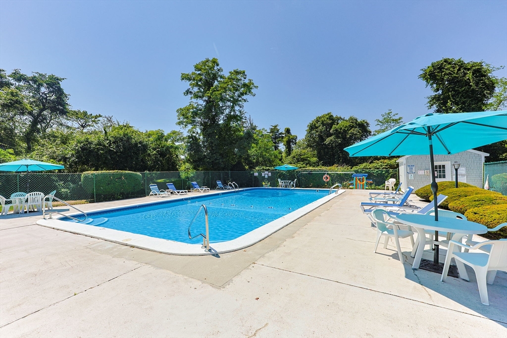 10 Candlewood Ln # 1 Unit: 2-1