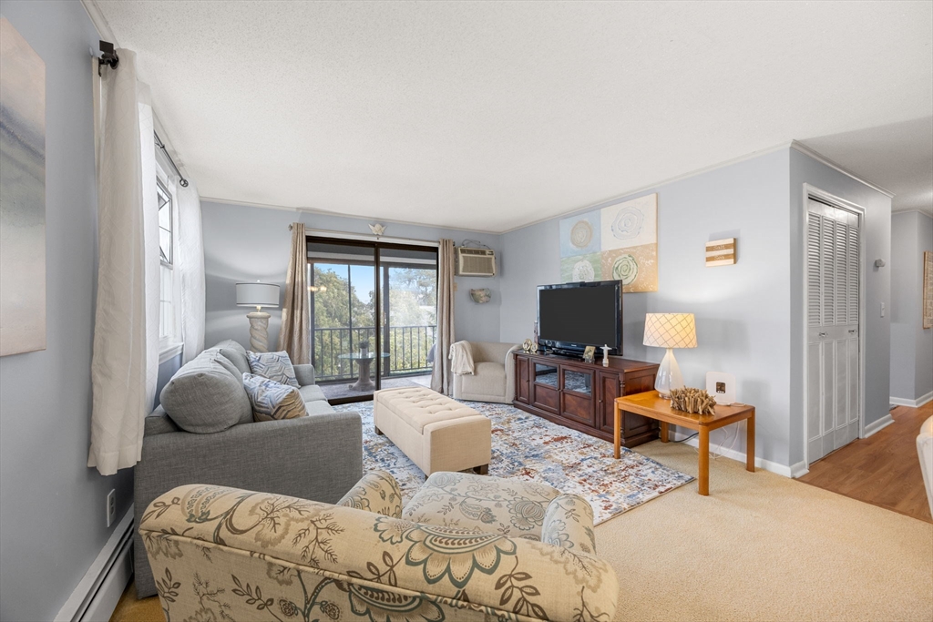 10 Candlewood Ln # 1 Unit: 2-1