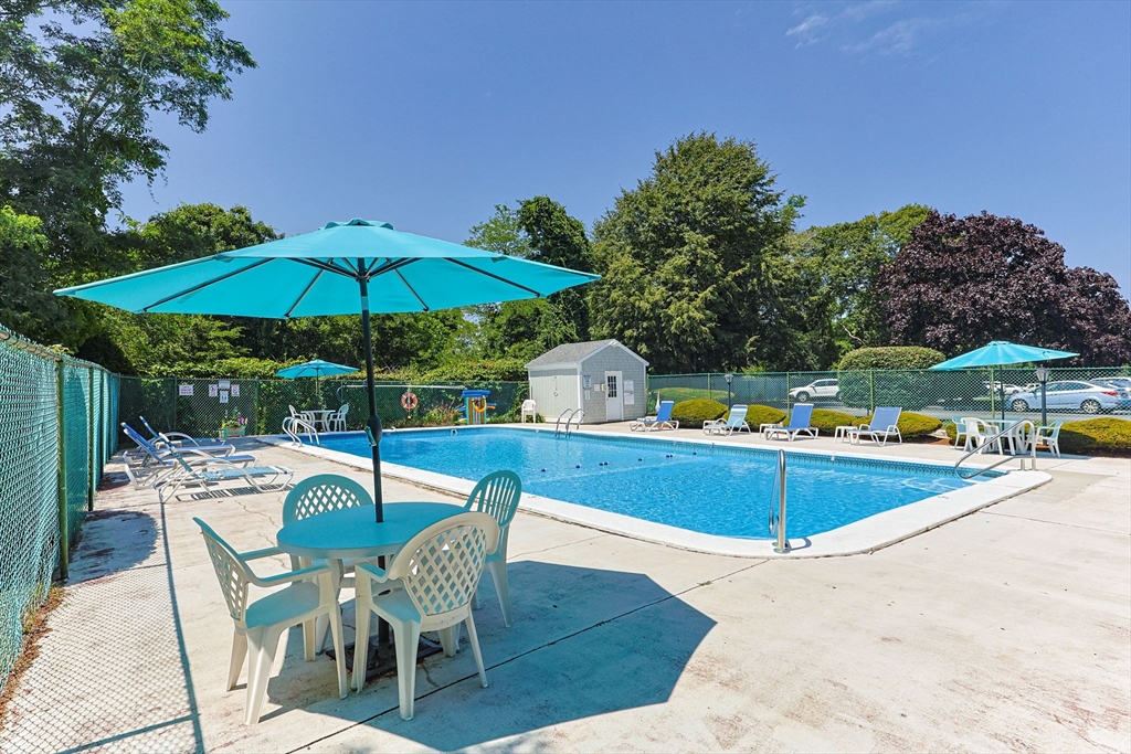 10 Candlewood Ln # 1 Unit: 2-1