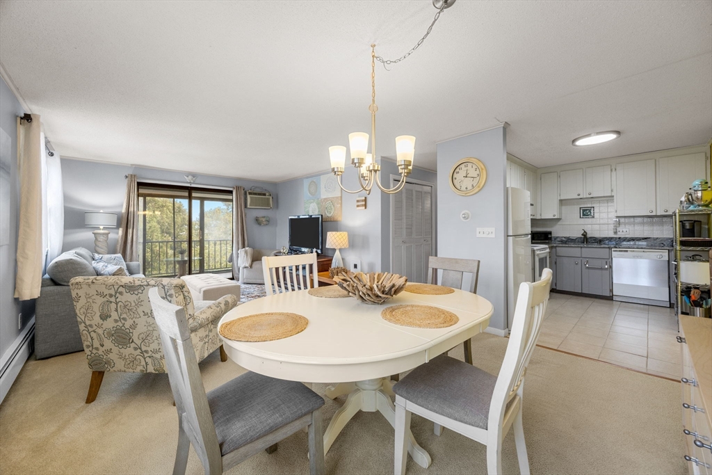 10 Candlewood Ln # 1 Unit: 2-1