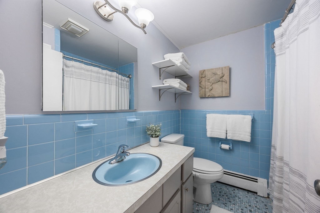 10 Candlewood Ln # 1 Unit: 2-1