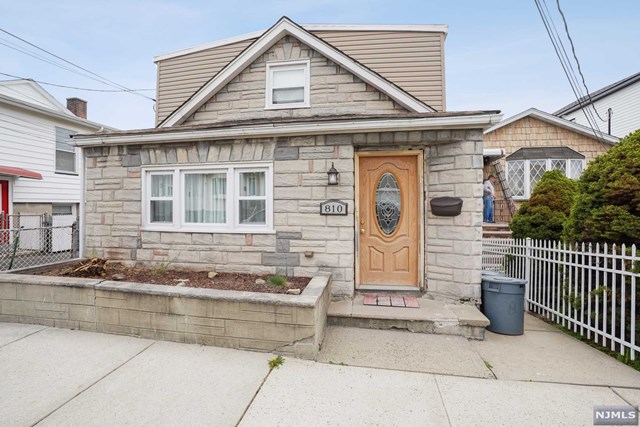 810 2nd Street