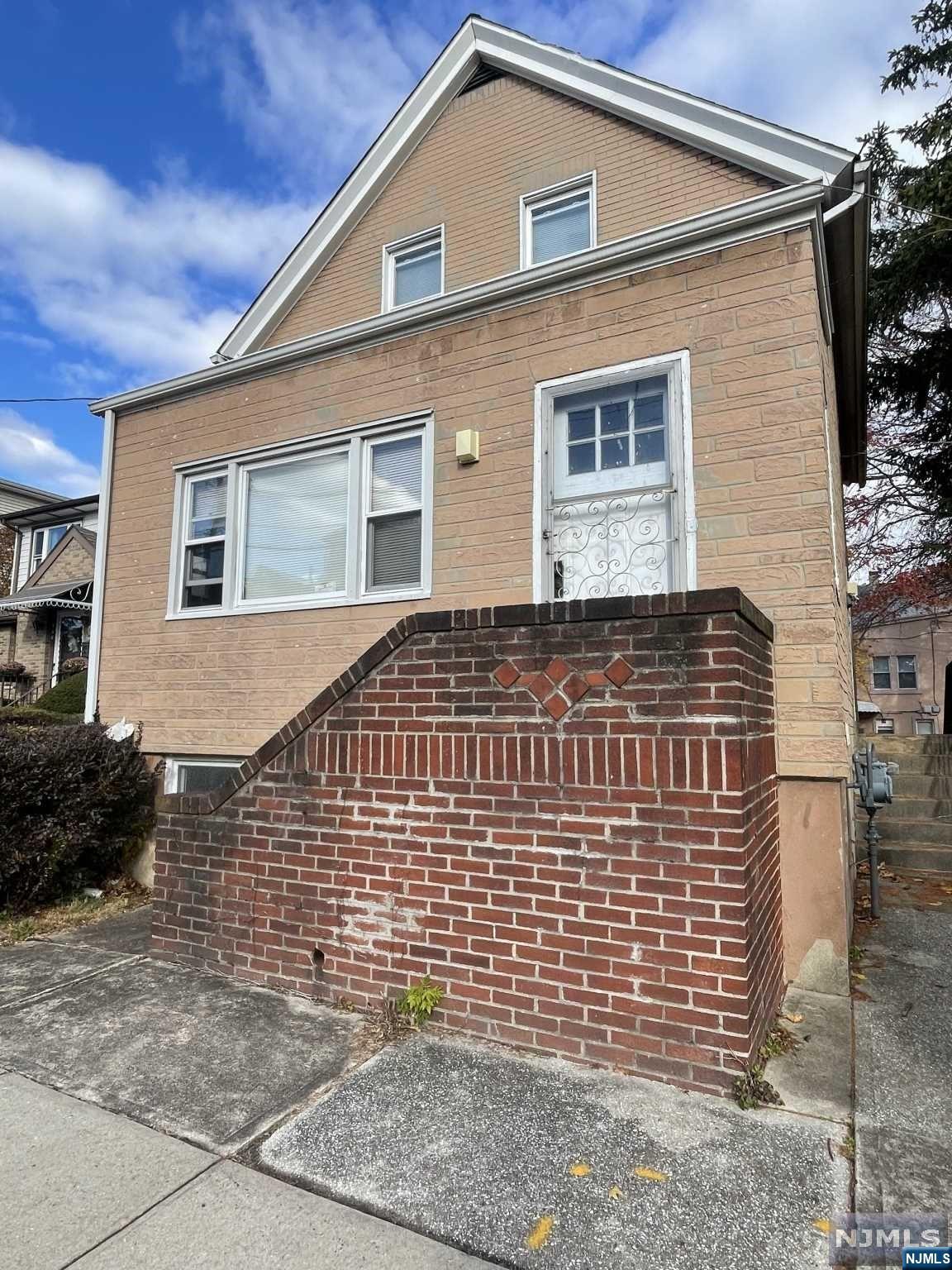 182 Centre Avenue