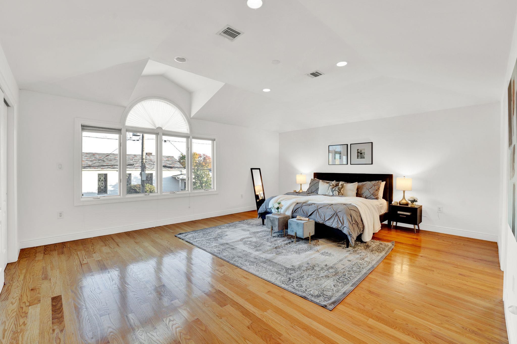 833 2ND ST