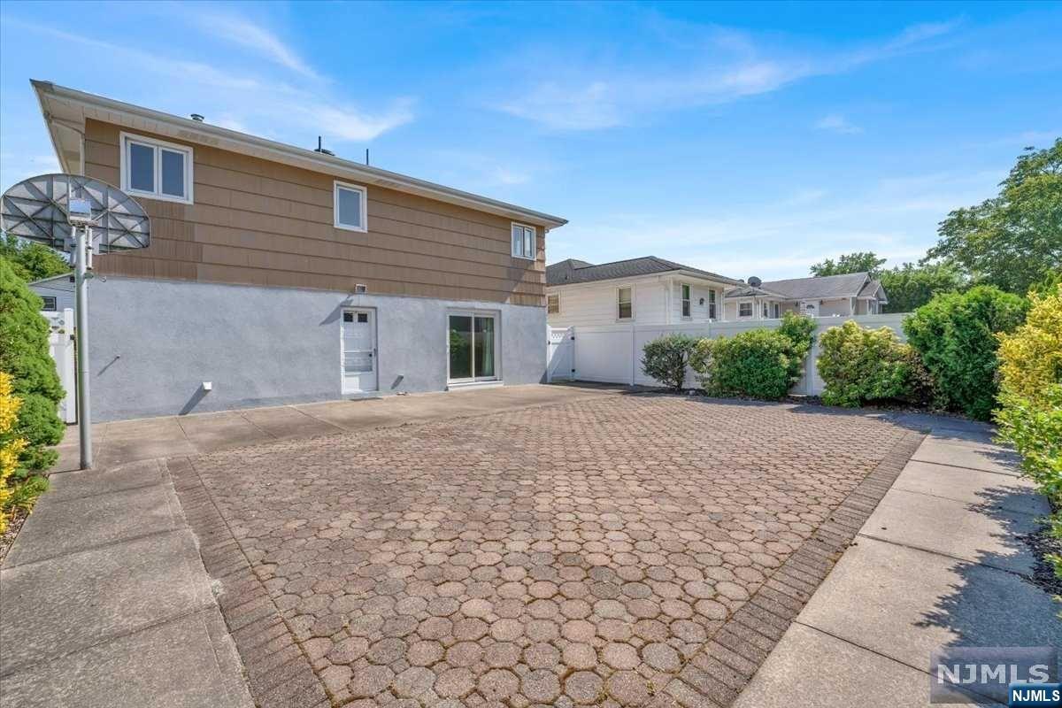 631 Chestnut Place