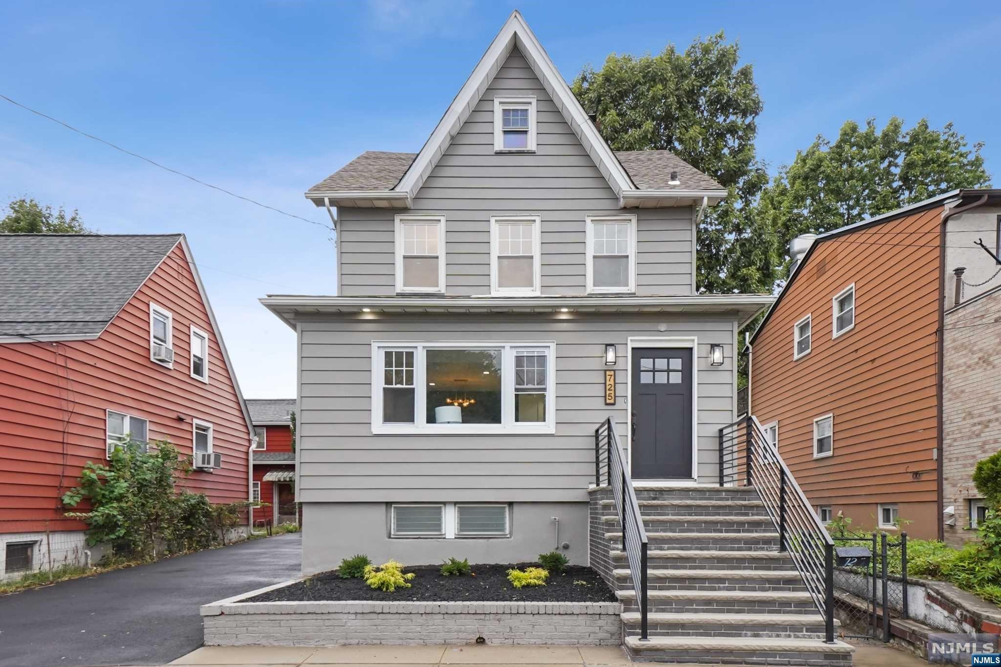 725 4th Street