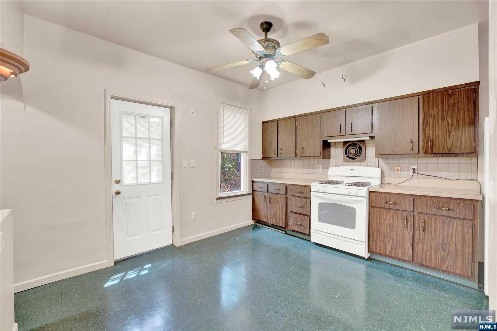 810 7th Street