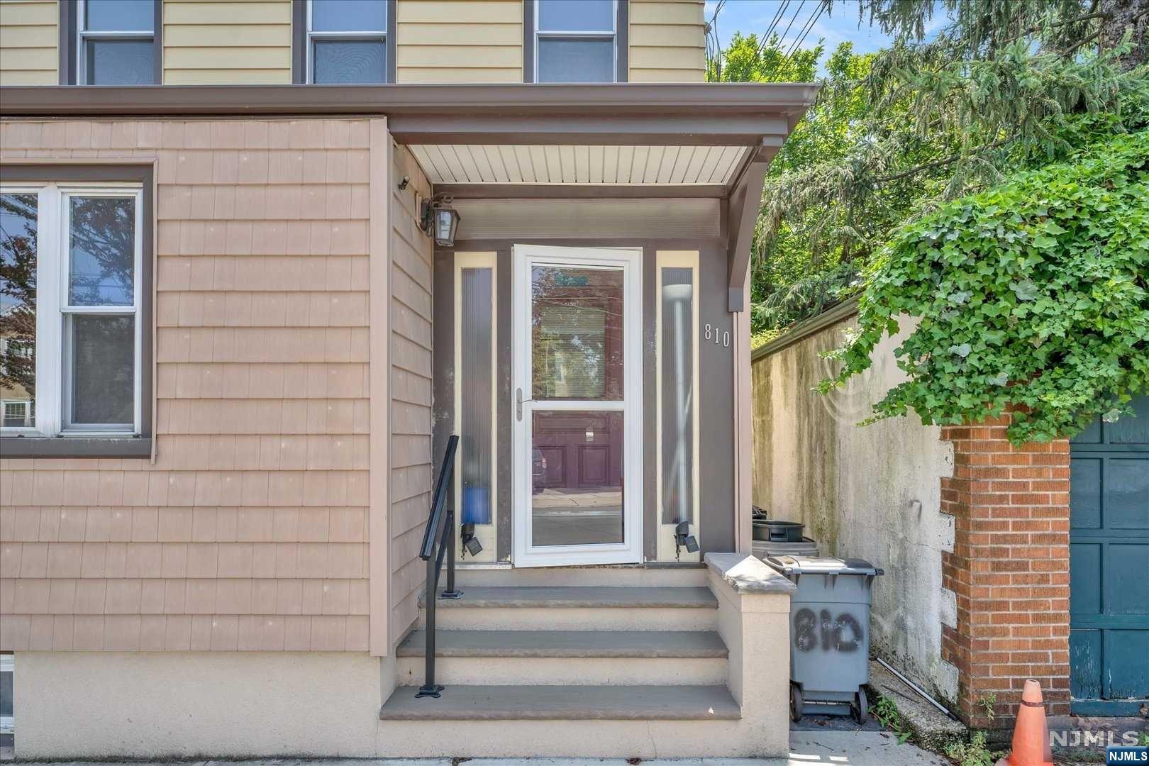 810 7th Street
