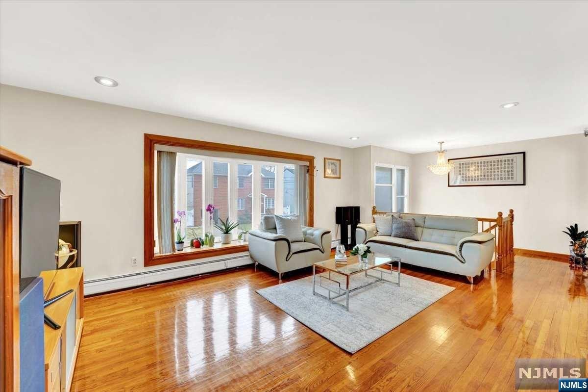 729 2nd Street