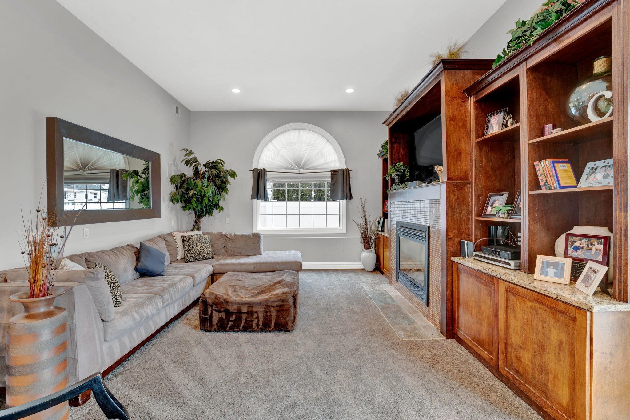 701 GOLDEN AVE
