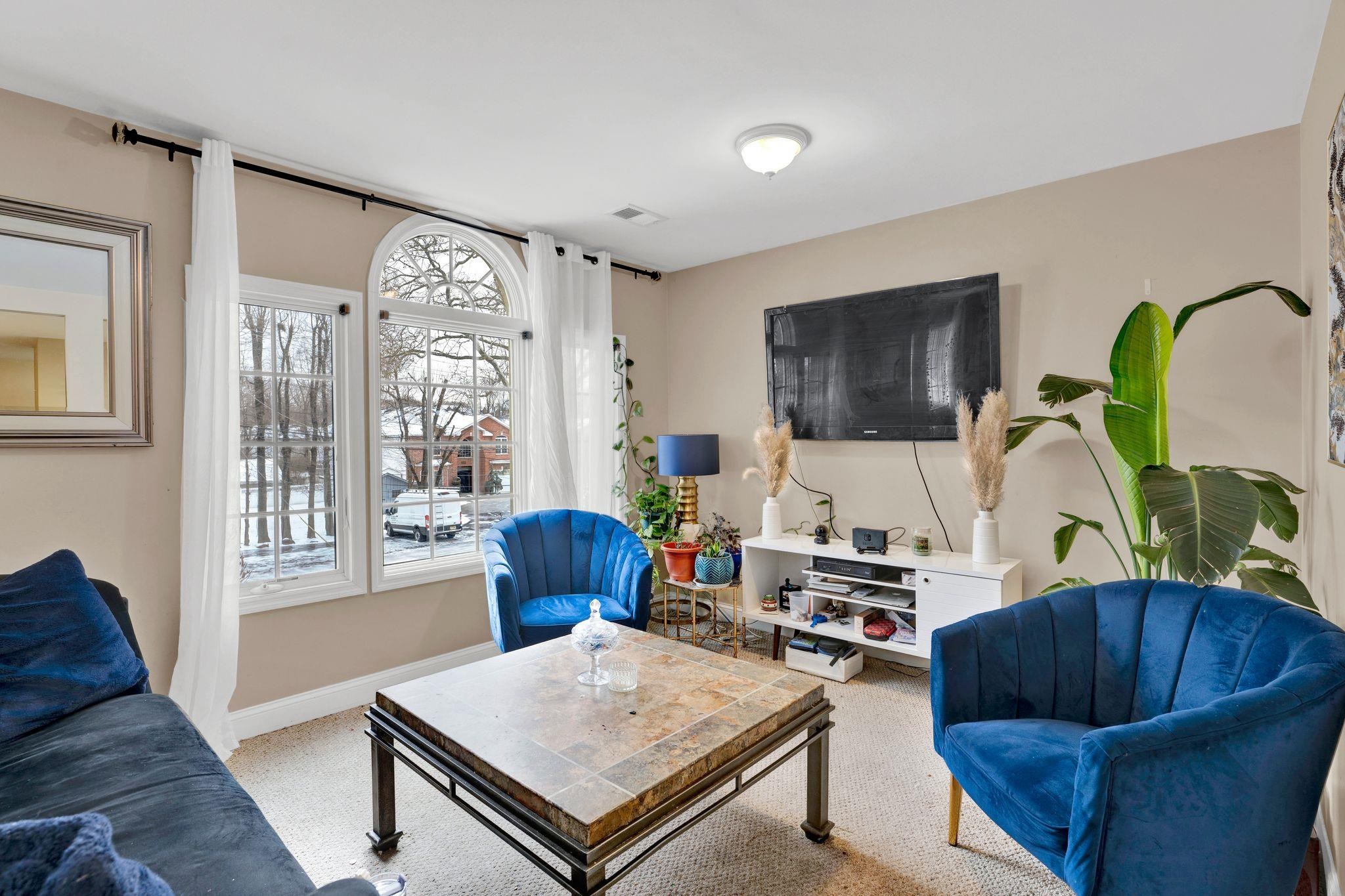 701 GOLDEN AVE