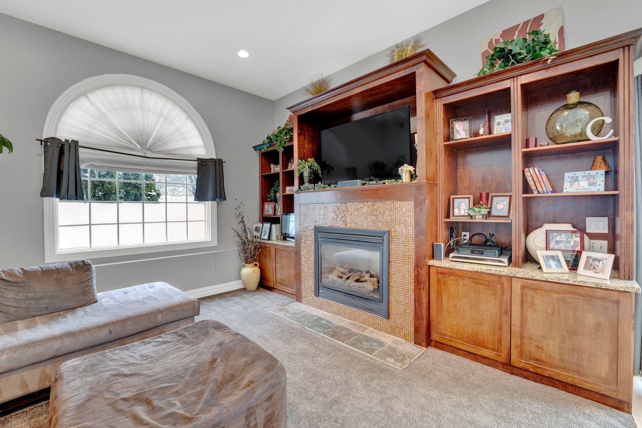 701 GOLDEN AVE