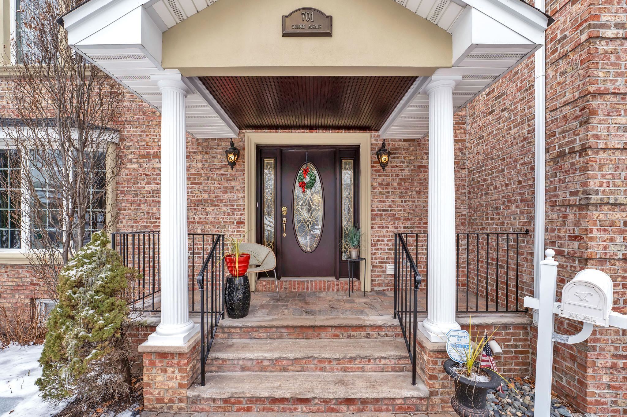 701 GOLDEN AVE