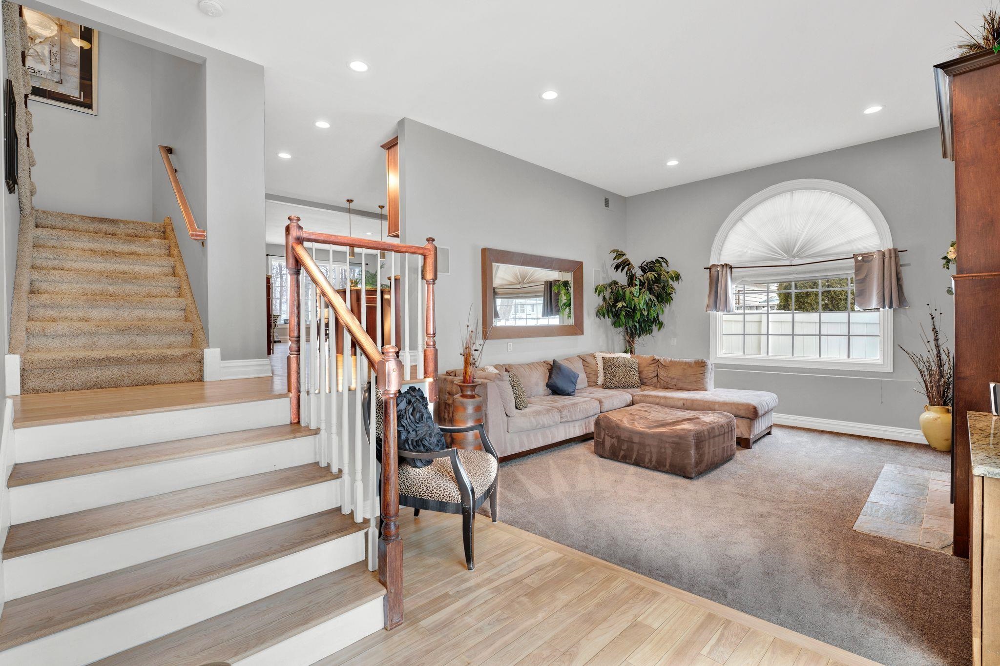 701 GOLDEN AVE