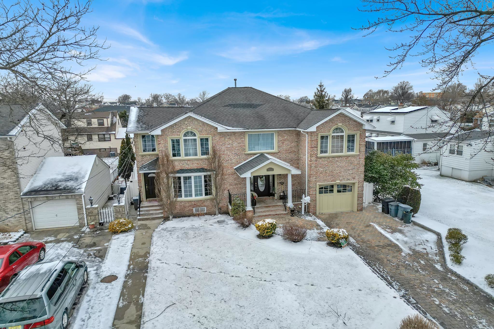 701 GOLDEN AVE